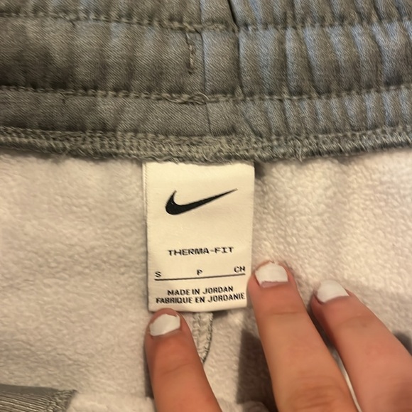 Nike Therma joggers - Picture 2 of 2